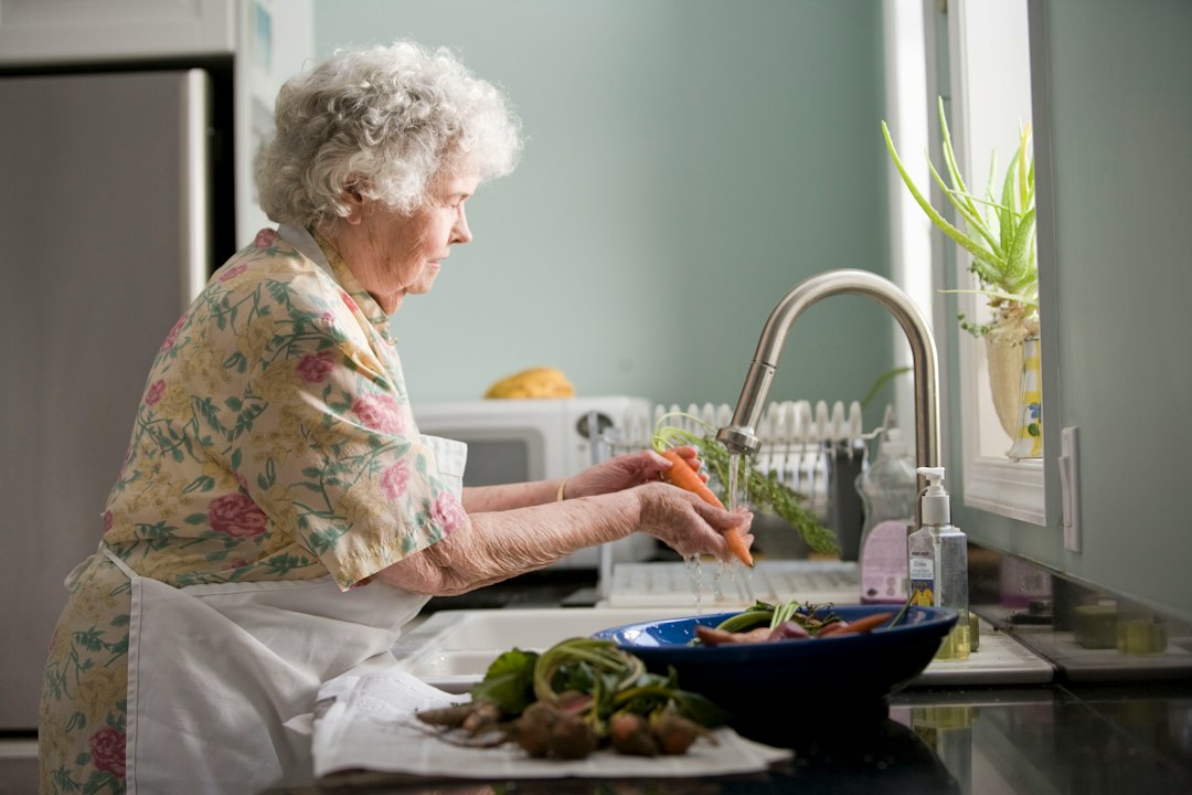Adaptive Cooking Tools for Seniors: Arthritis-Friendly Picks
