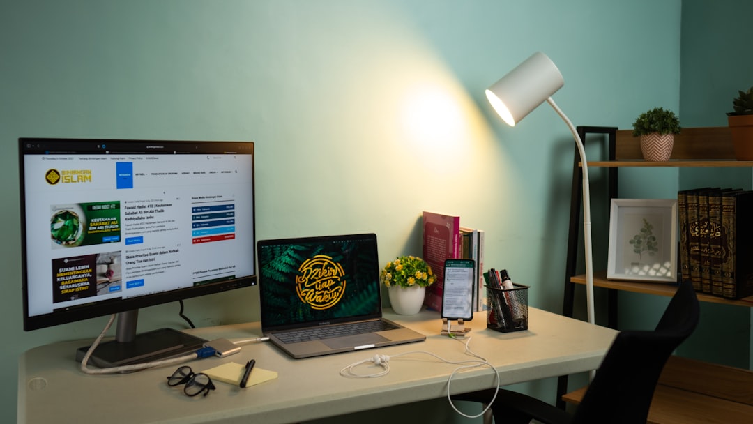 Best Standing Desks for Small Spaces: Compact Picks